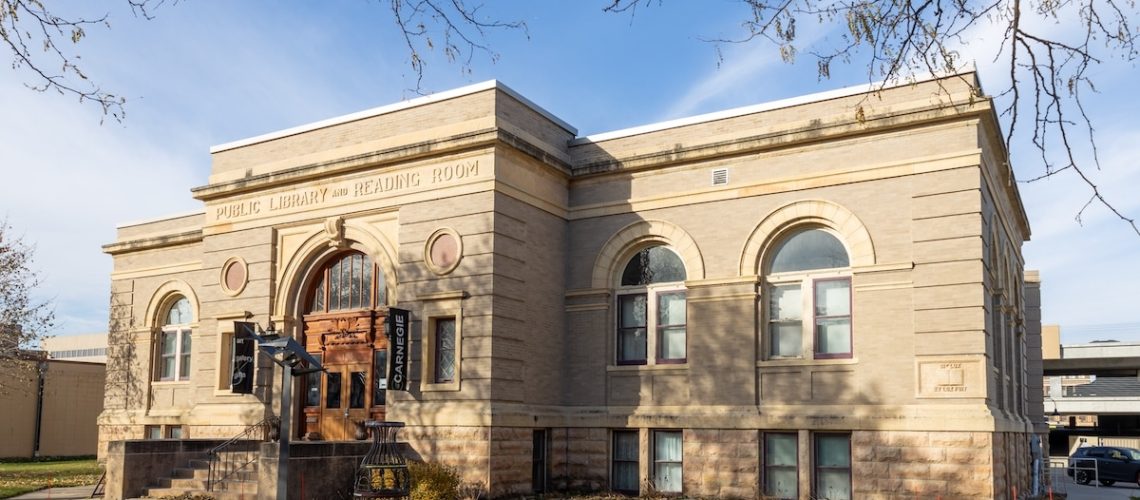 Mankato, Minnesota, USA - November 19, 2023: View of the Mankato Public Library and Reading Room, built in 1902 as a Carnegie library, and which now houses the Mankato Area Arts Council.